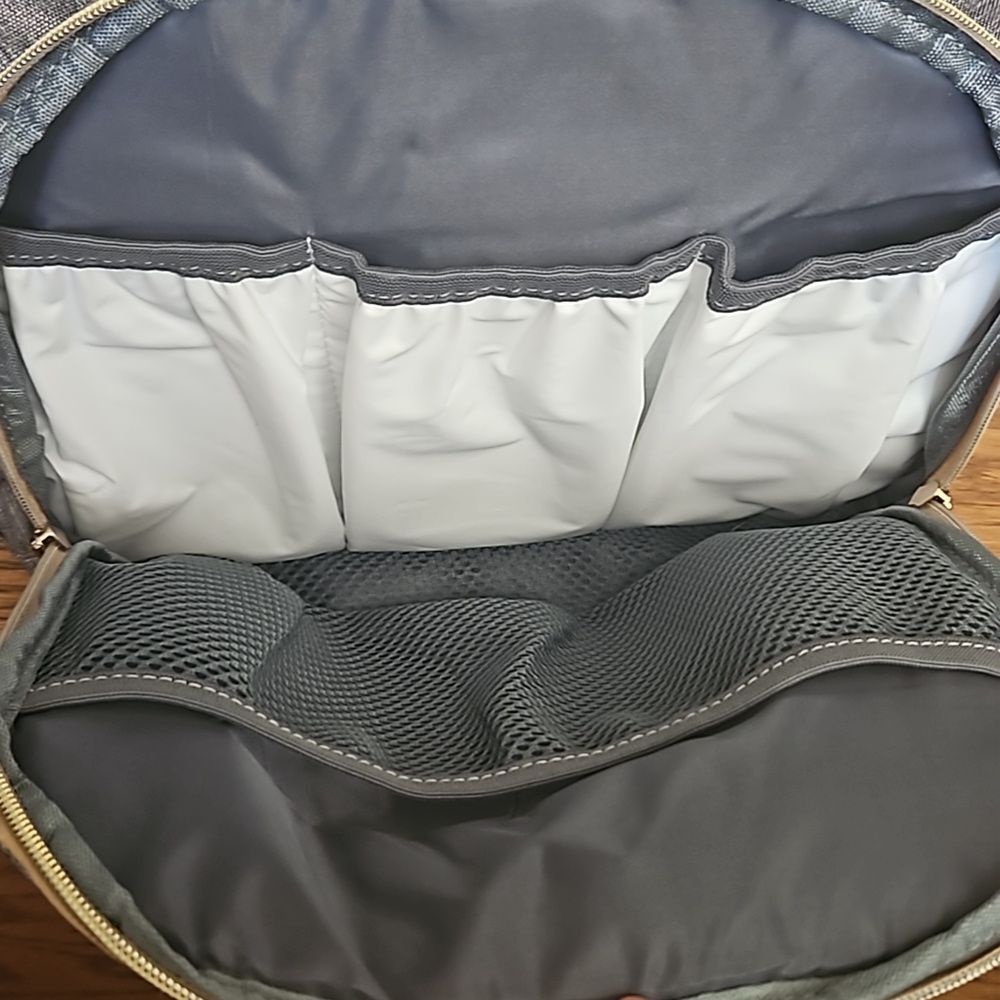 Debug Baby Diaper Bag with Built in Changing Station in Gray - Picture 6 of 15